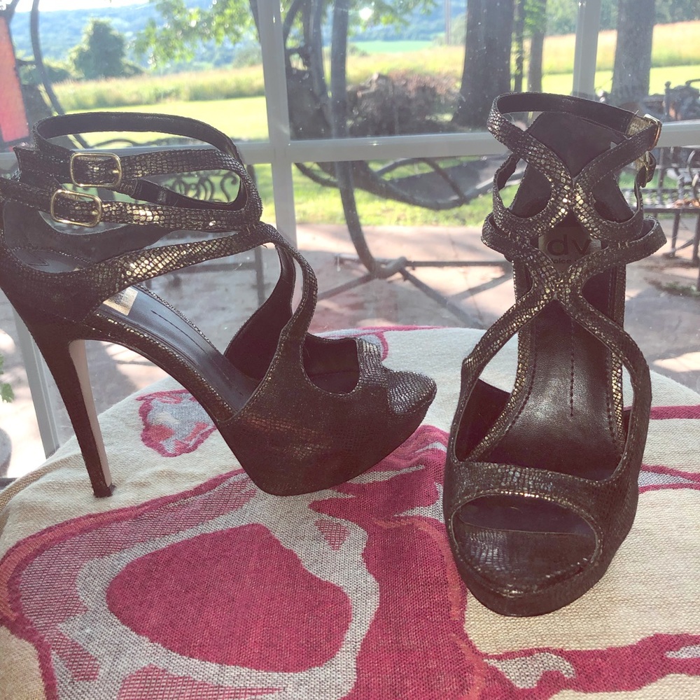 Straps platform heels